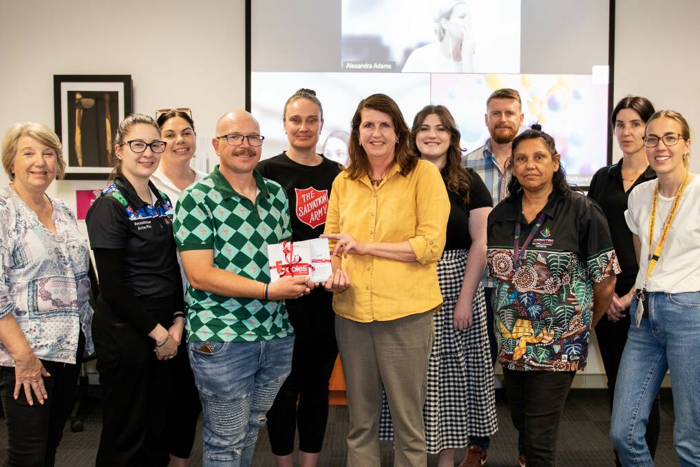 Dubbo Violence Prevention Collective chairperson Angela Coker and other committee members hand over vouchers to the My Bag Group from TAFE. Picture by Belinda Soole
